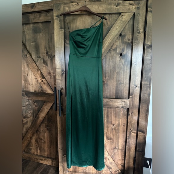 Windsor Dresses & Skirts - Emerald Green Formal Dress